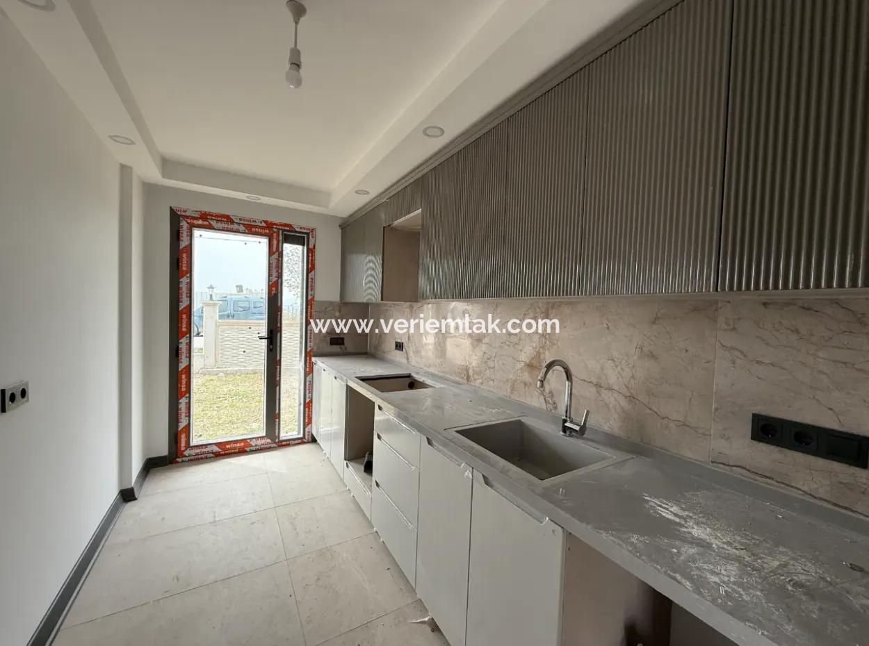 New Villa With Modern Architecture In Seferihisar Tepecik