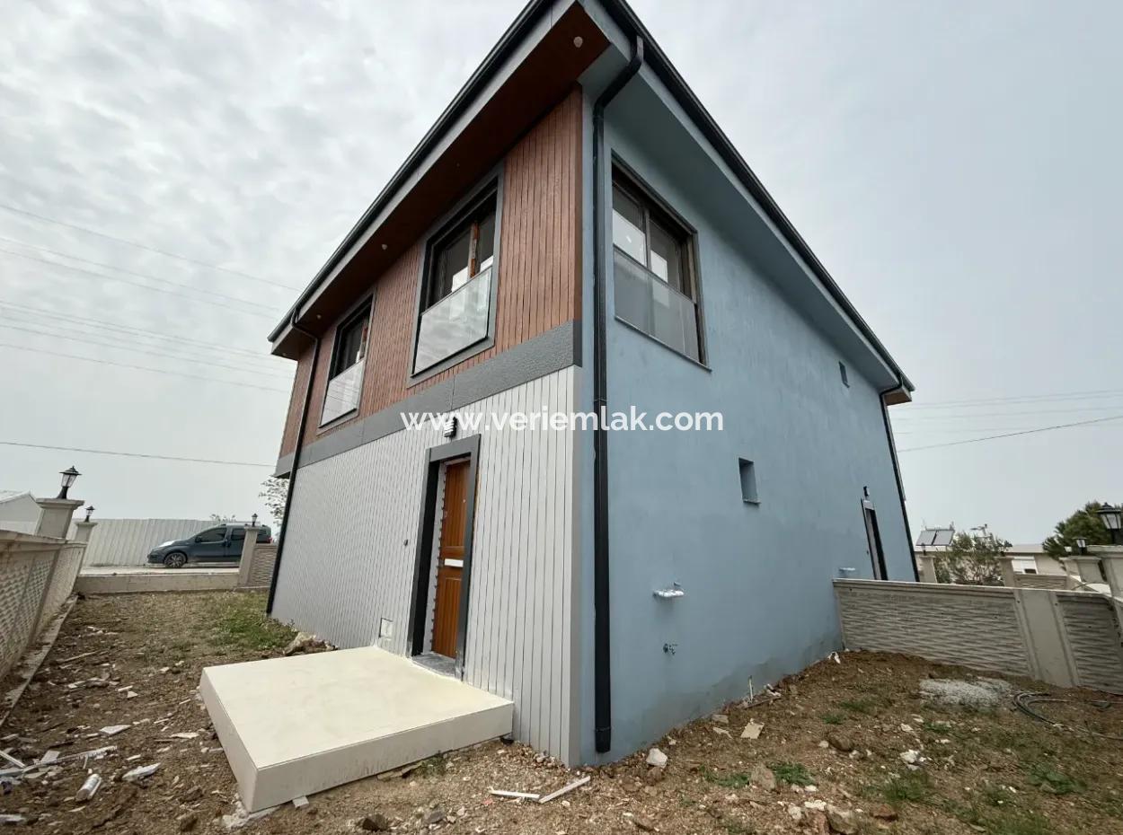 New Villa With Modern Architecture In Seferihisar Tepecik
