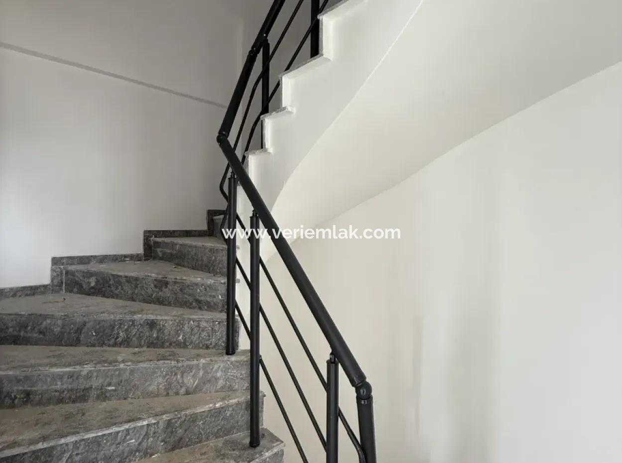 New Villa With Modern Architecture In Seferihisar Tepecik