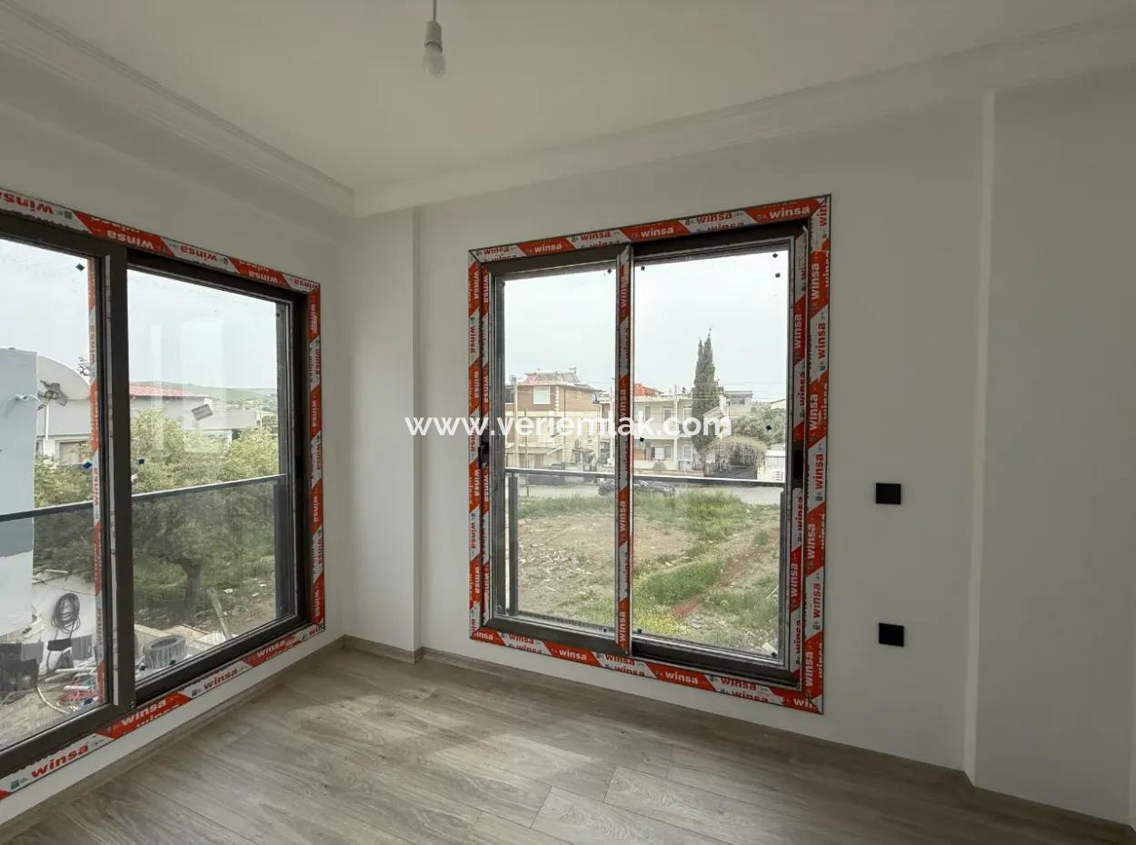 New Villa With Modern Architecture In Seferihisar Tepecik