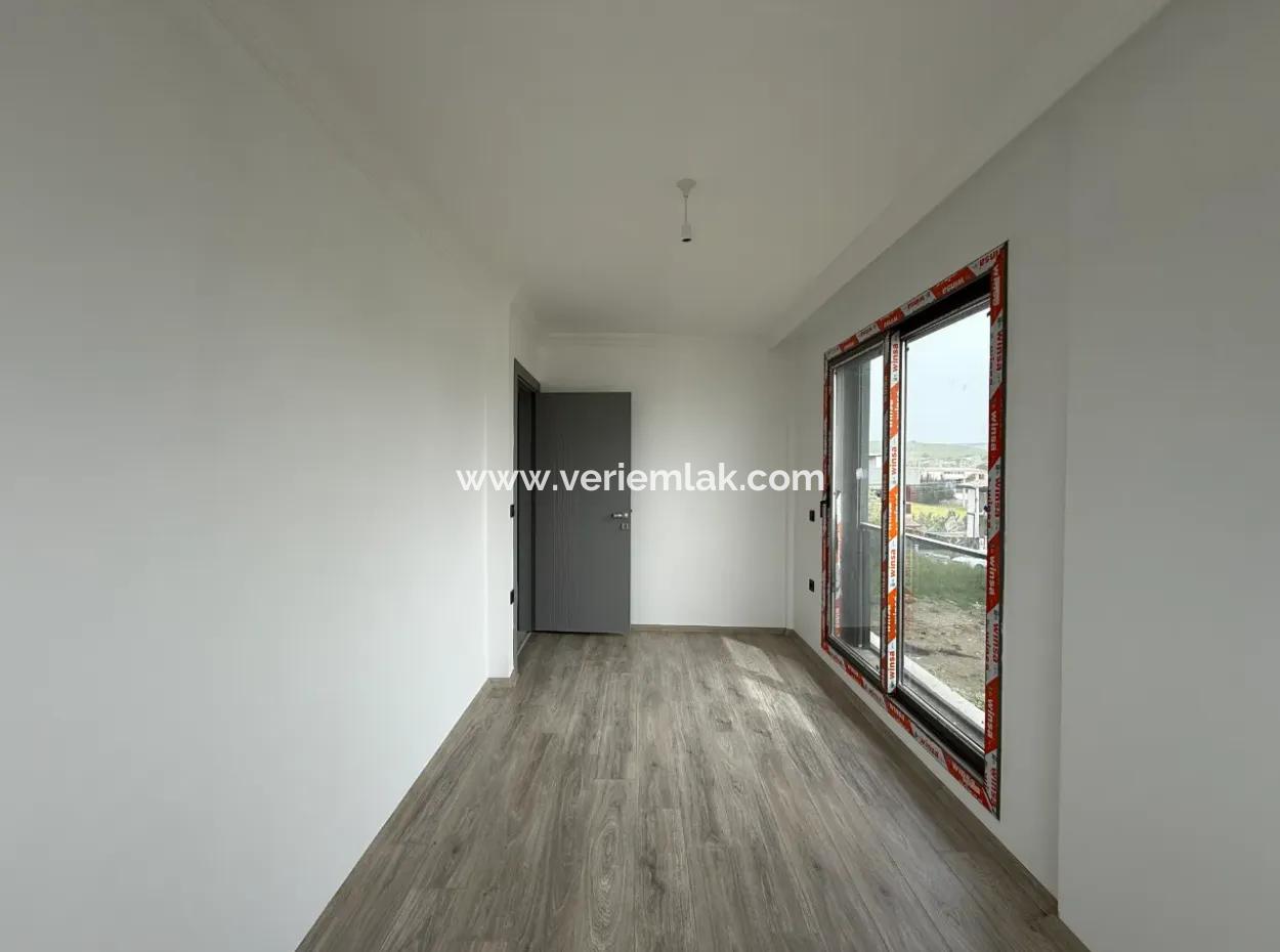 New Villa With Modern Architecture In Seferihisar Tepecik