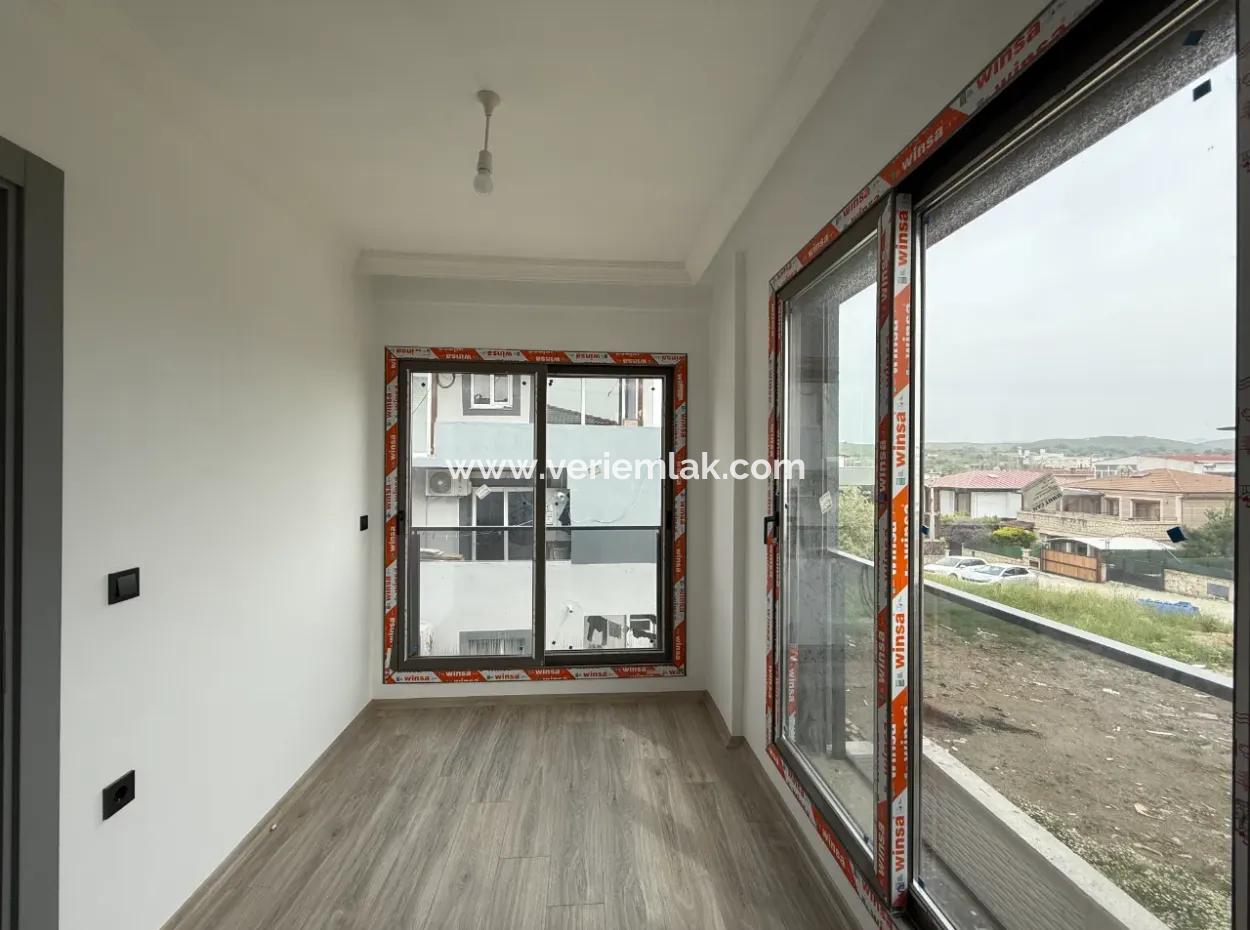 New Villa With Modern Architecture In Seferihisar Tepecik