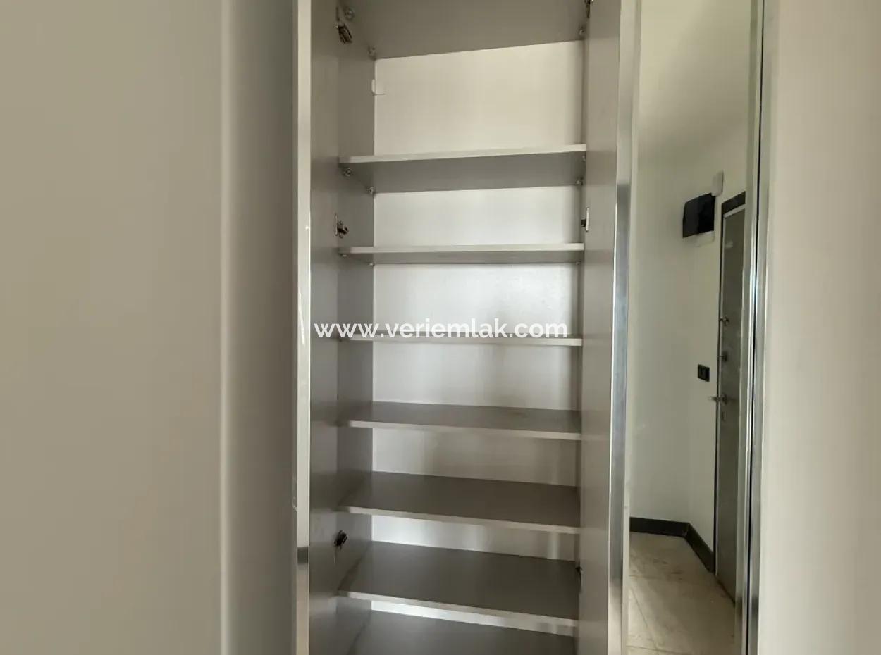 New Villa With Modern Architecture In Seferihisar Tepecik