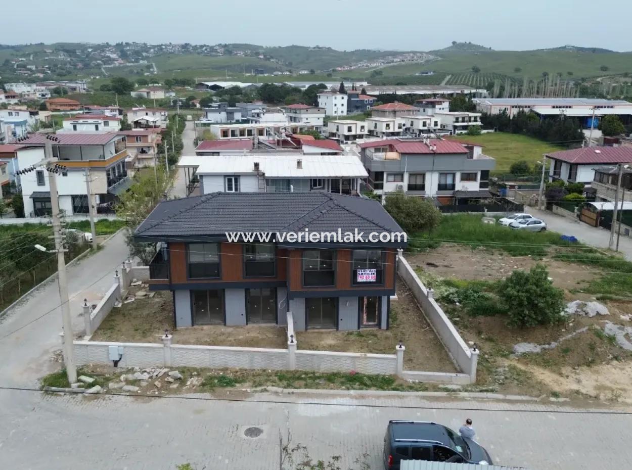New Villa With Modern Architecture In Seferihisar Tepecik