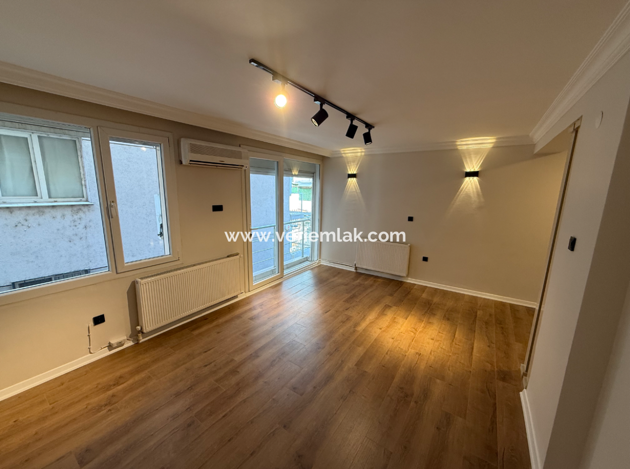 Corner With Full Renovation Mezzanine Elevator On The Street In Göztepe