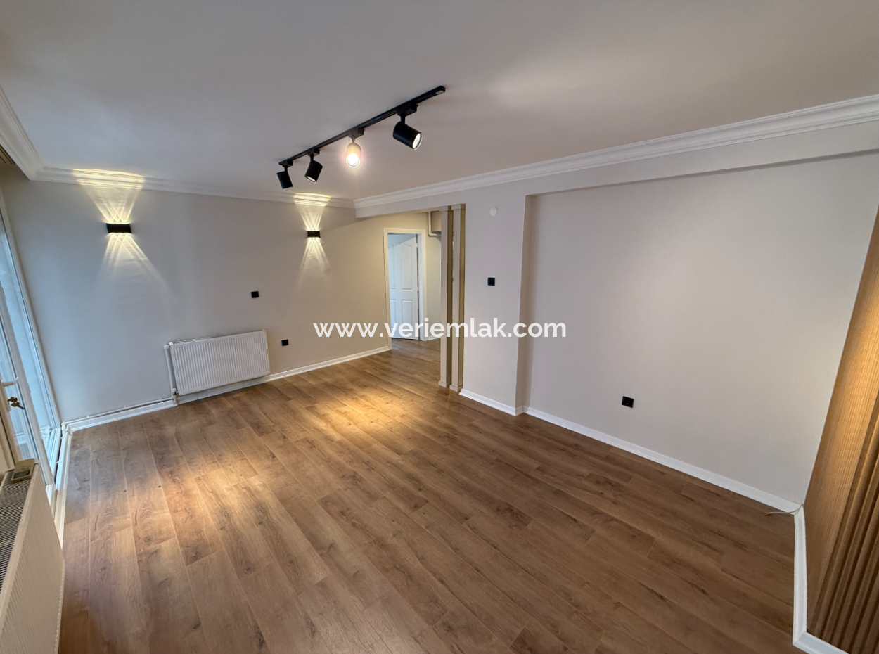 Corner With Full Renovation Mezzanine Elevator On The Street In Göztepe