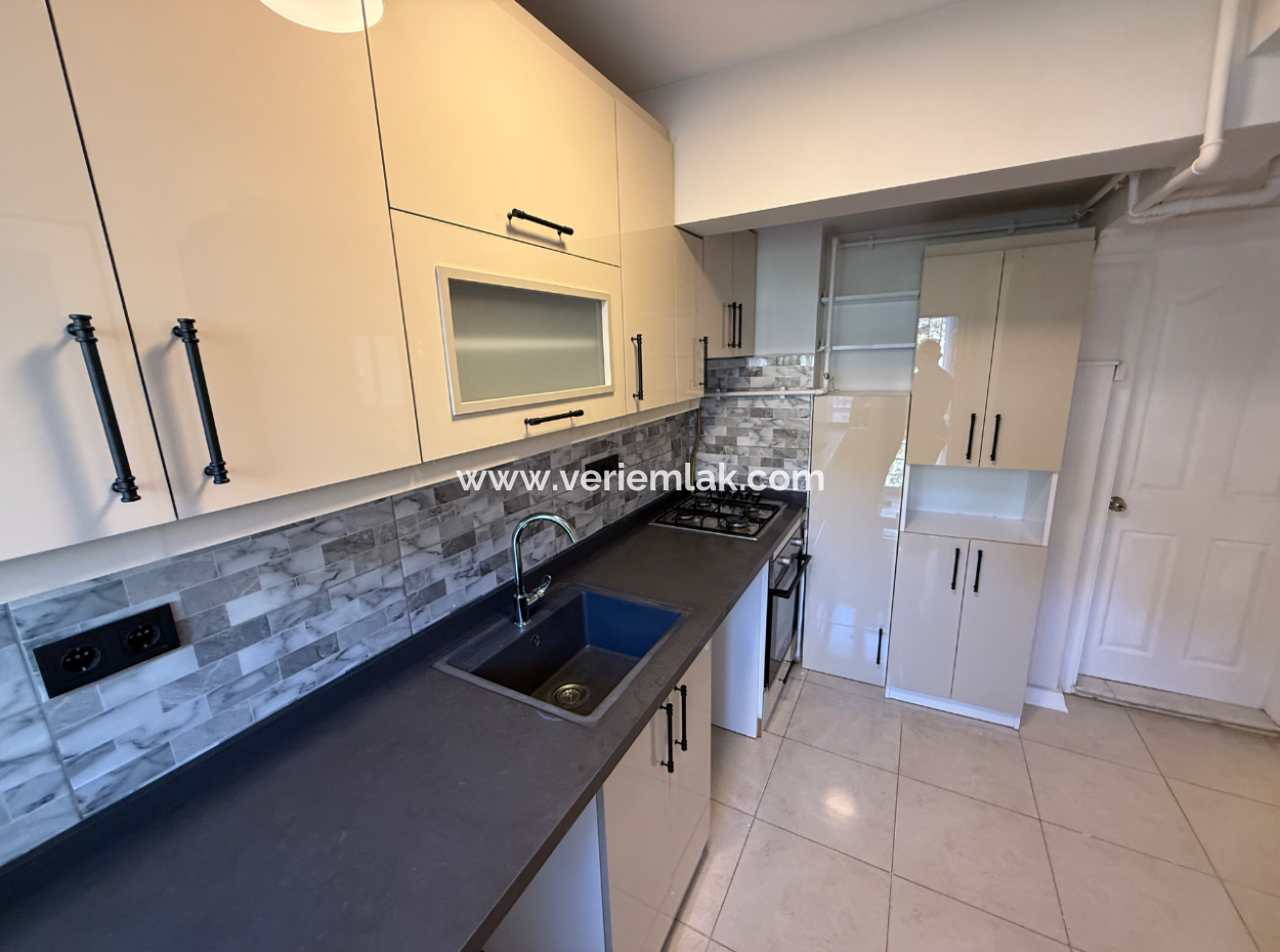 Corner With Full Renovation Mezzanine Elevator On The Street In Göztepe