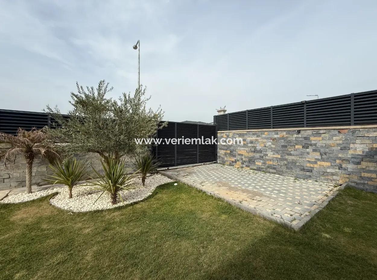 Corner Location 5 1 Villa For Sale With Pool In Bahçeşehir From Veri!