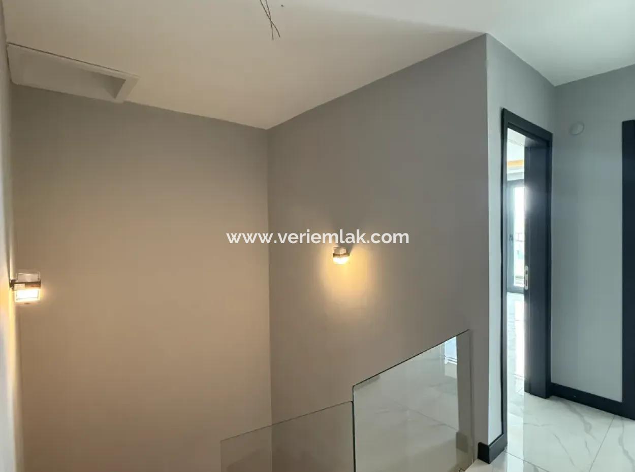 Villa With Detached Pool For Rent In The Mansions Area In Seferihisar Bahçeşehir