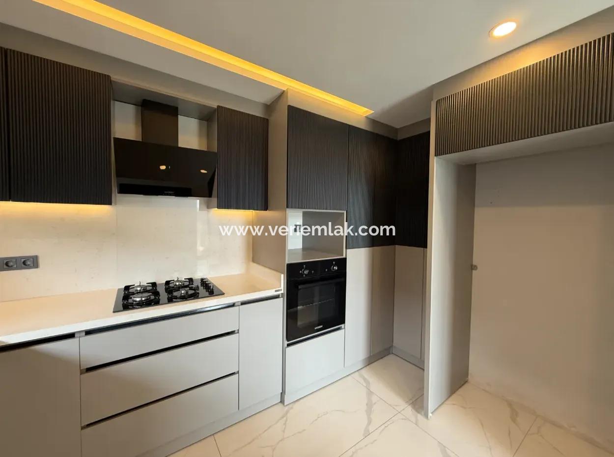 Villa With Detached Pool For Rent In The Mansions Area In Seferihisar Bahçeşehir