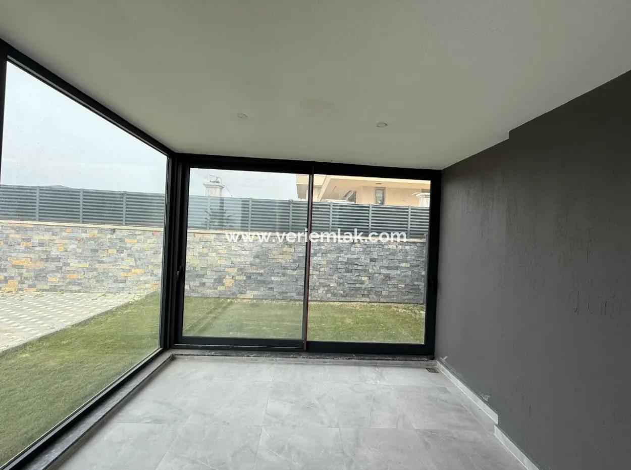 Villa With Detached Pool For Rent In The Mansions Area In Seferihisar Bahçeşehir