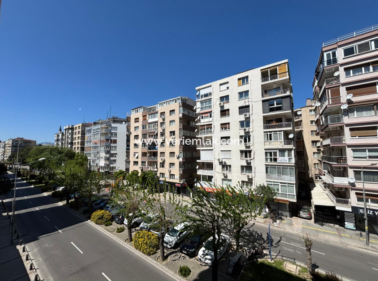 Alsancak Poet Eşref Boulevard 3 1 115M2 Flat For Rent!