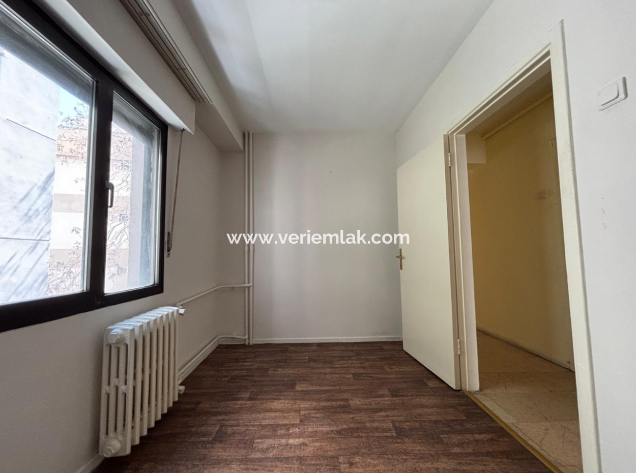 Alsancak Poet Eşref Boulevard 3 1 115M2 Flat For Rent!