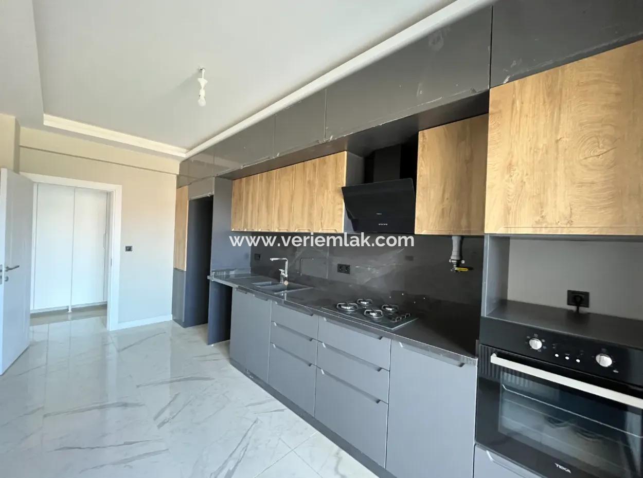 Spacious 3 1 Flat For Rent Near The Center In Seferihsar