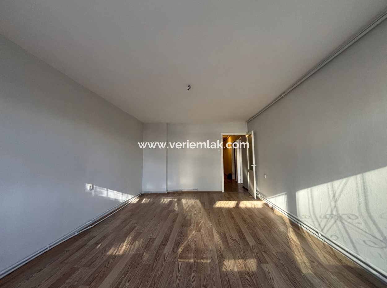 Flat For Rent With Natural Gas 3 1 140M2 Near Alsancak Trt Building