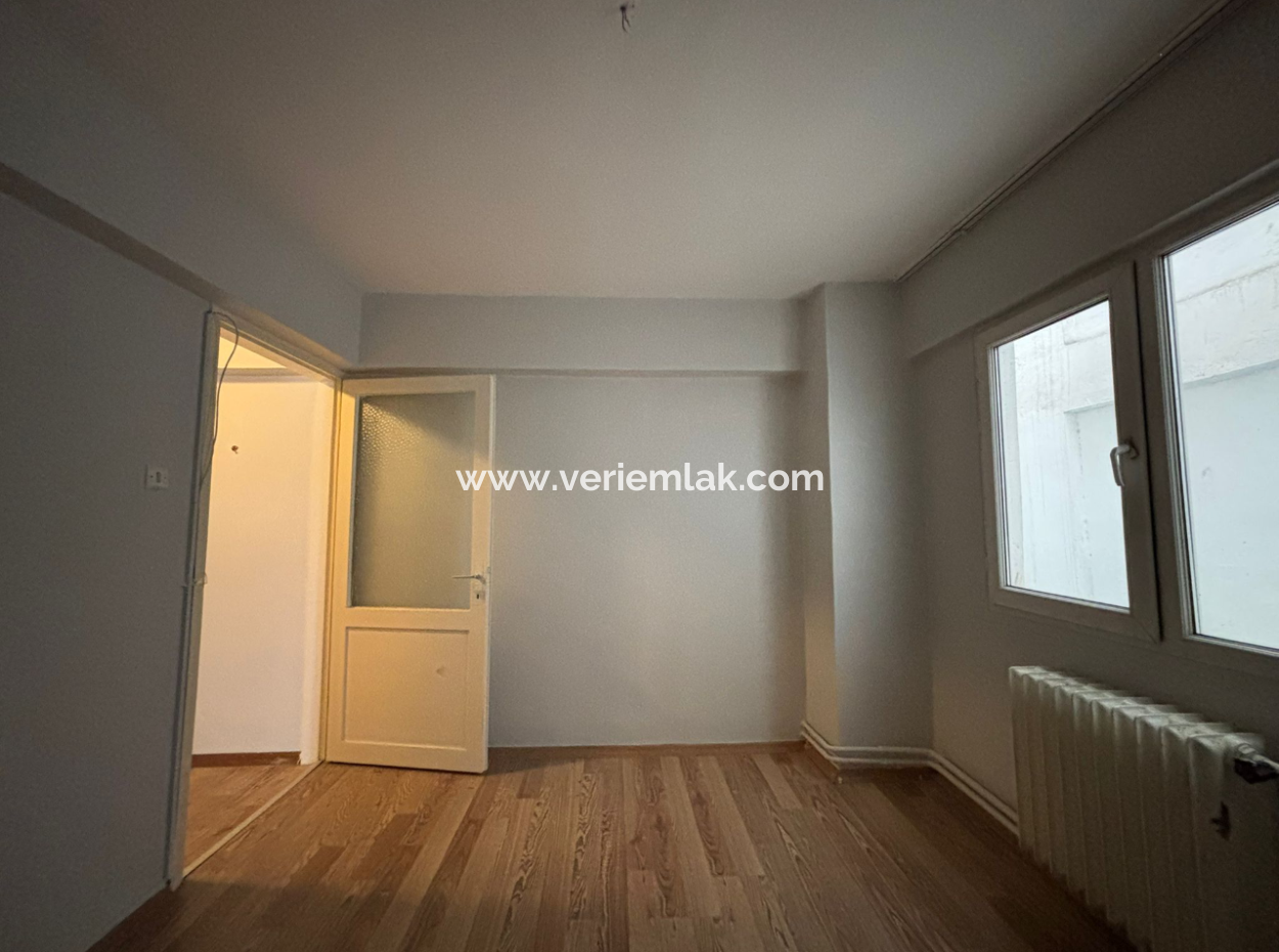 Flat For Rent With Natural Gas 3 1 140M2 Near Alsancak Trt Building