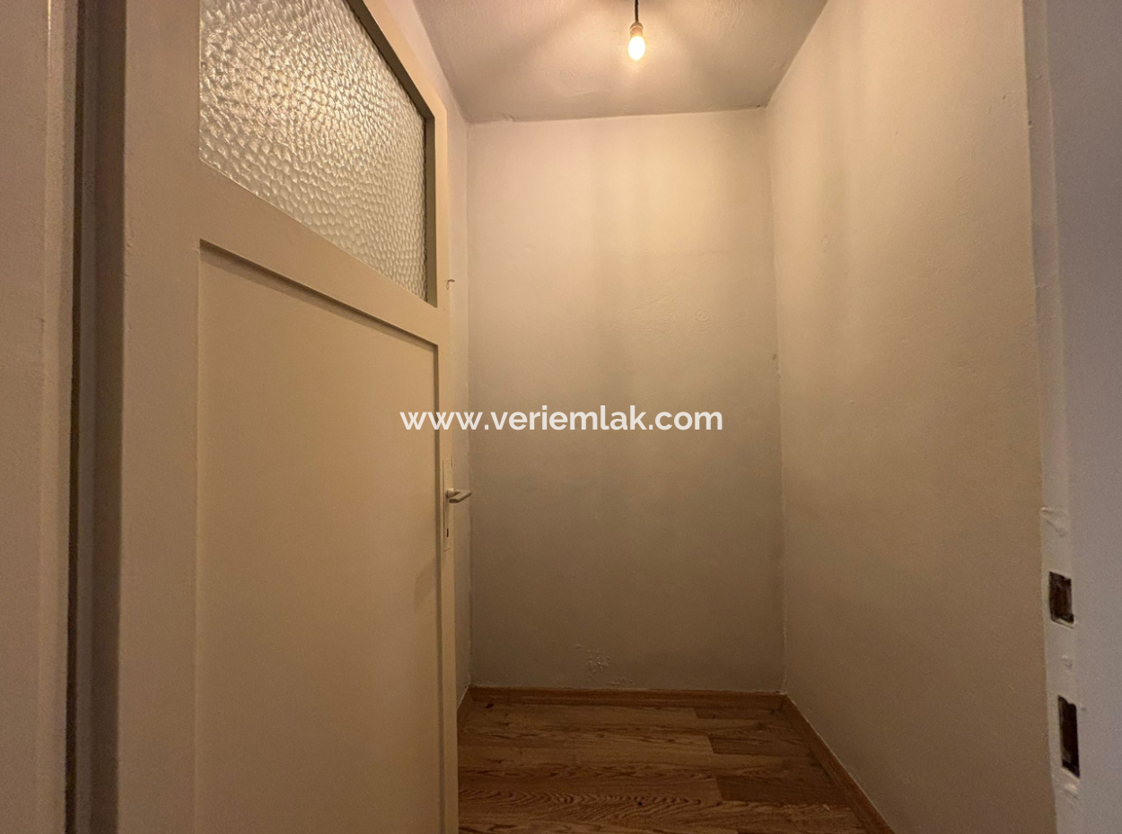 Flat For Rent With Natural Gas 3 1 140M2 Near Alsancak Trt Building