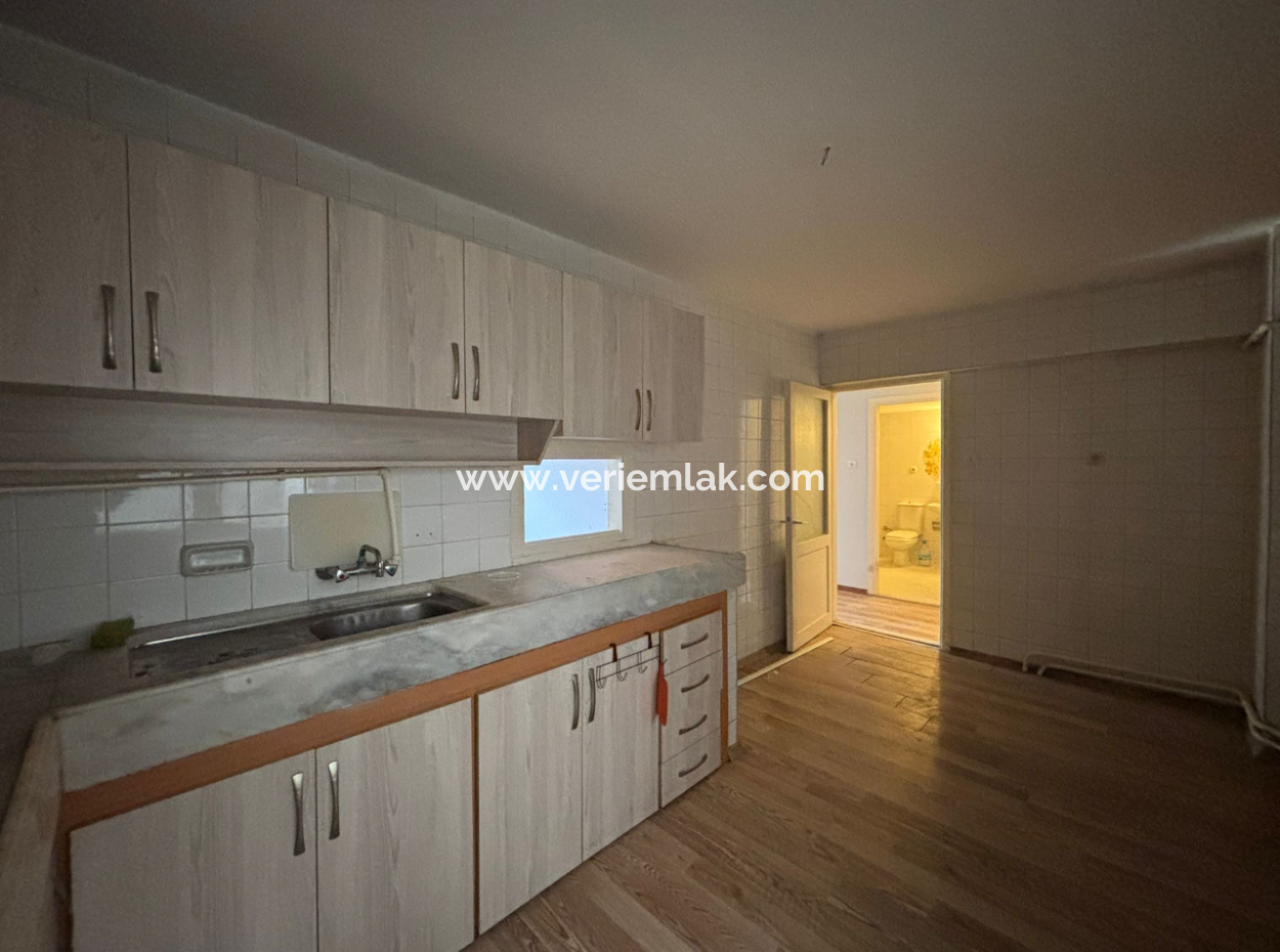 Flat For Rent With Natural Gas 3 1 140M2 Near Alsancak Trt Building