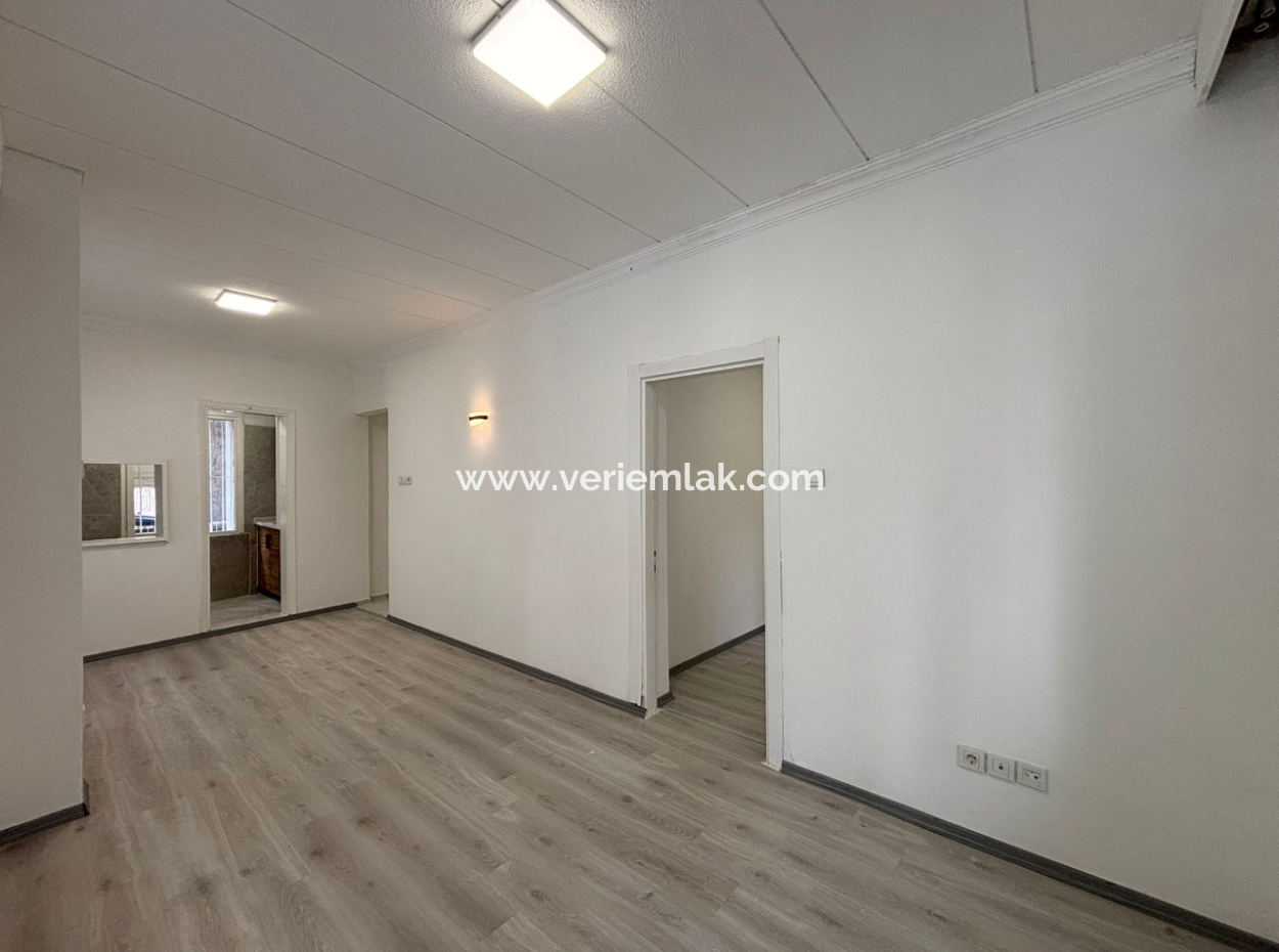 Near Alsancak Talatpaşa Parking 1 1 70M2 Winter Garden Flat For Rent