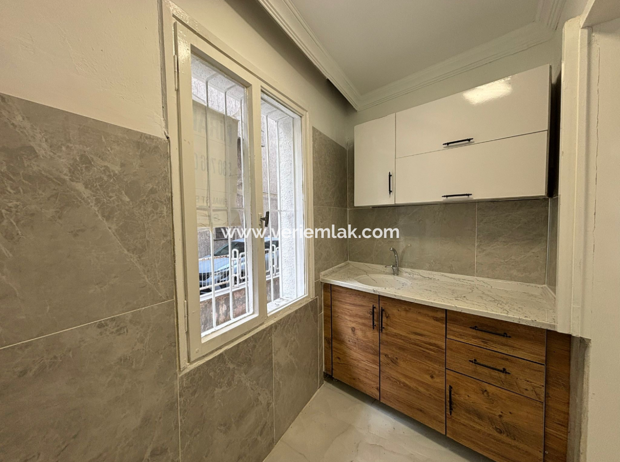 Near Alsancak Talatpaşa Parking 1 1 70M2 Winter Garden Flat For Rent