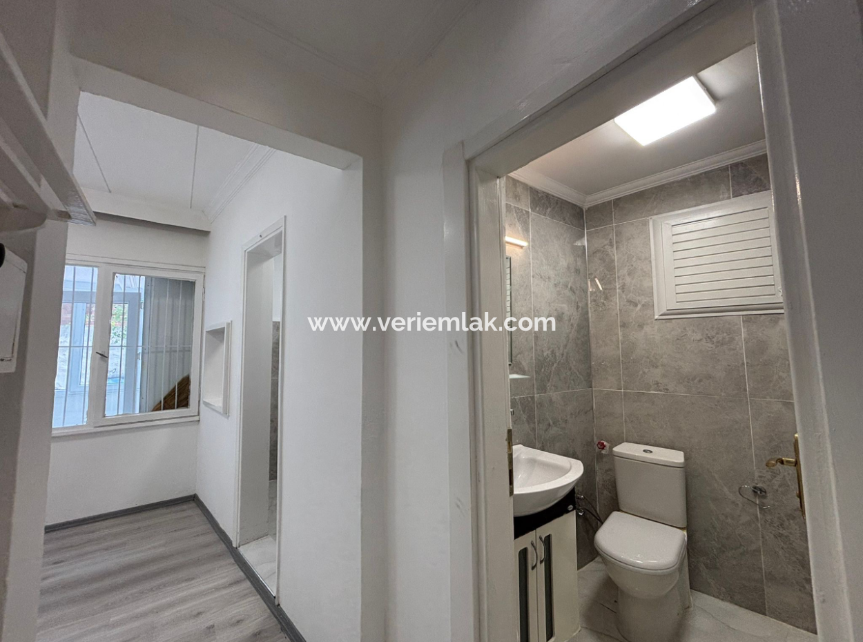 Near Alsancak Talatpaşa Parking 1 1 70M2 Winter Garden Flat For Rent