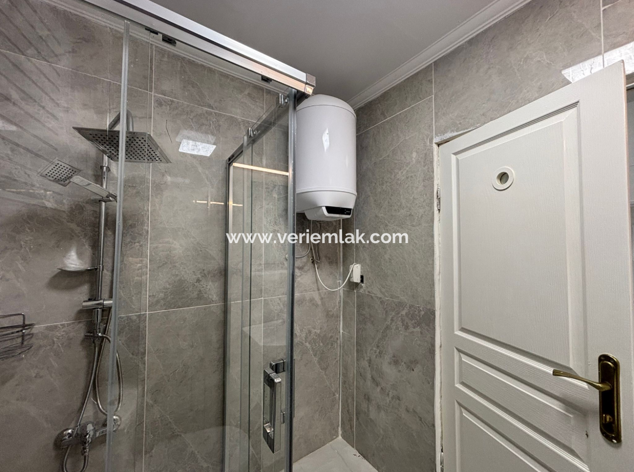 Near Alsancak Talatpaşa Parking 1 1 70M2 Winter Garden Flat For Rent