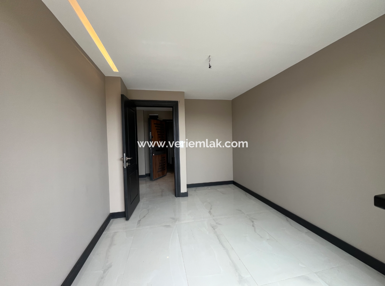 Luxury 2 1 Flats For Sale In A Complex With A Pool In Seferihisar Çolakibrahimbey Neighborhood