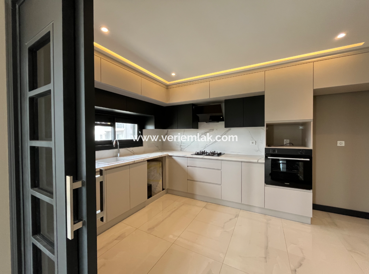 Luxury 2 1 Flats For Sale In A Complex With A Pool In Seferihisar Çolakibrahimbey Neighborhood