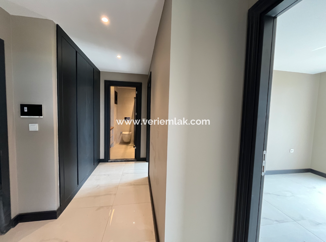 Luxury 2 1 Flats For Sale In A Complex With A Pool In Seferihisar Çolakibrahimbey Neighborhood