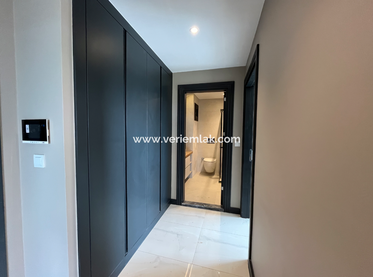 Luxury 2 1 Flats For Sale In A Complex With A Pool In Seferihisar Çolakibrahimbey Neighborhood