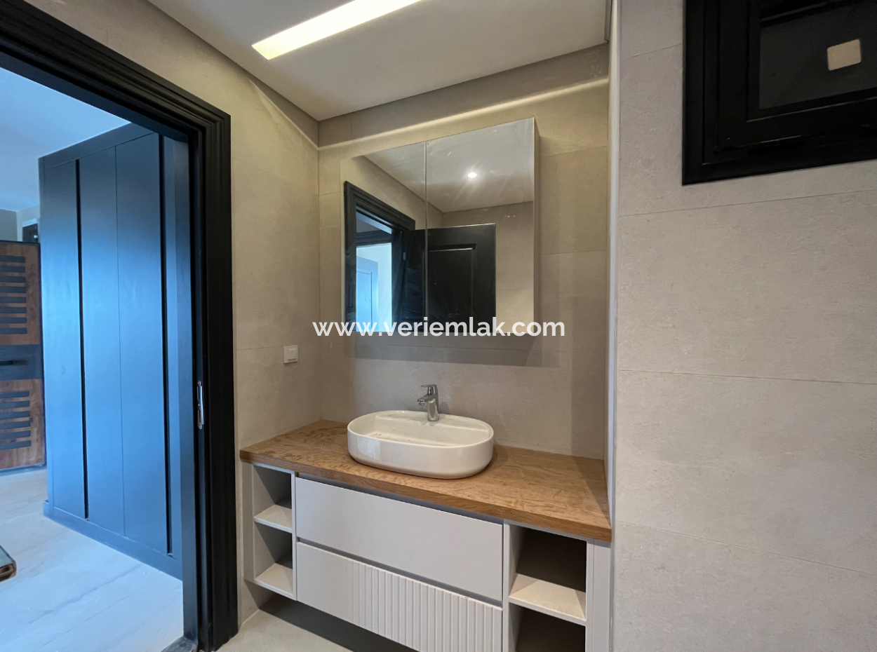 Luxury 2 1 Flats For Sale In A Complex With A Pool In Seferihisar Çolakibrahimbey Neighborhood