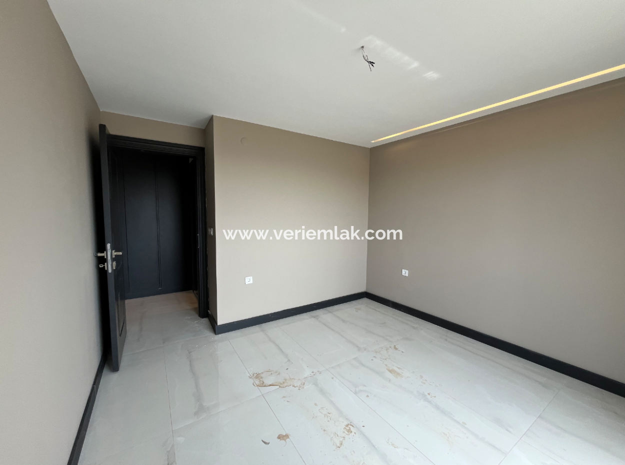 Luxury 2 1 Flats For Sale In A Complex With A Pool In Seferihisar Çolakibrahimbey Neighborhood