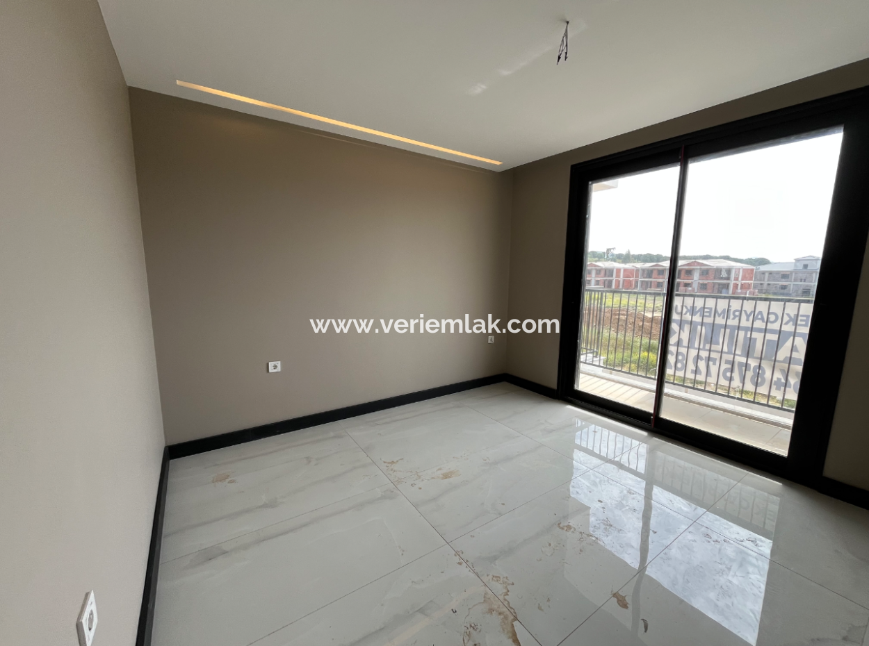 Luxury 2 1 Flats For Sale In A Complex With A Pool In Seferihisar Çolakibrahimbey Neighborhood