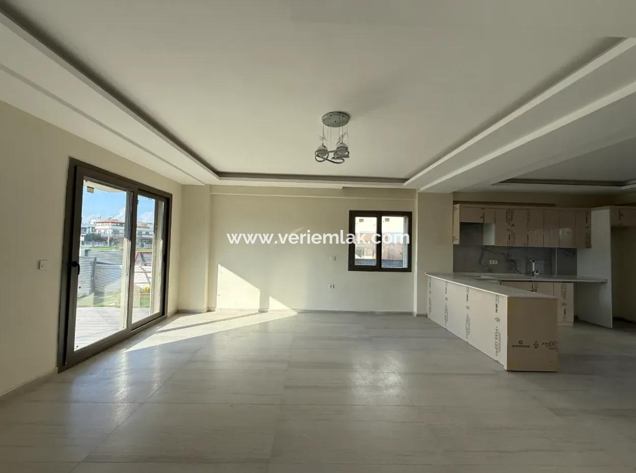 Large Villa For Rent With Garden • Veranda • Underfloor Heating In Seferihisar Tepecik Neighborhood
