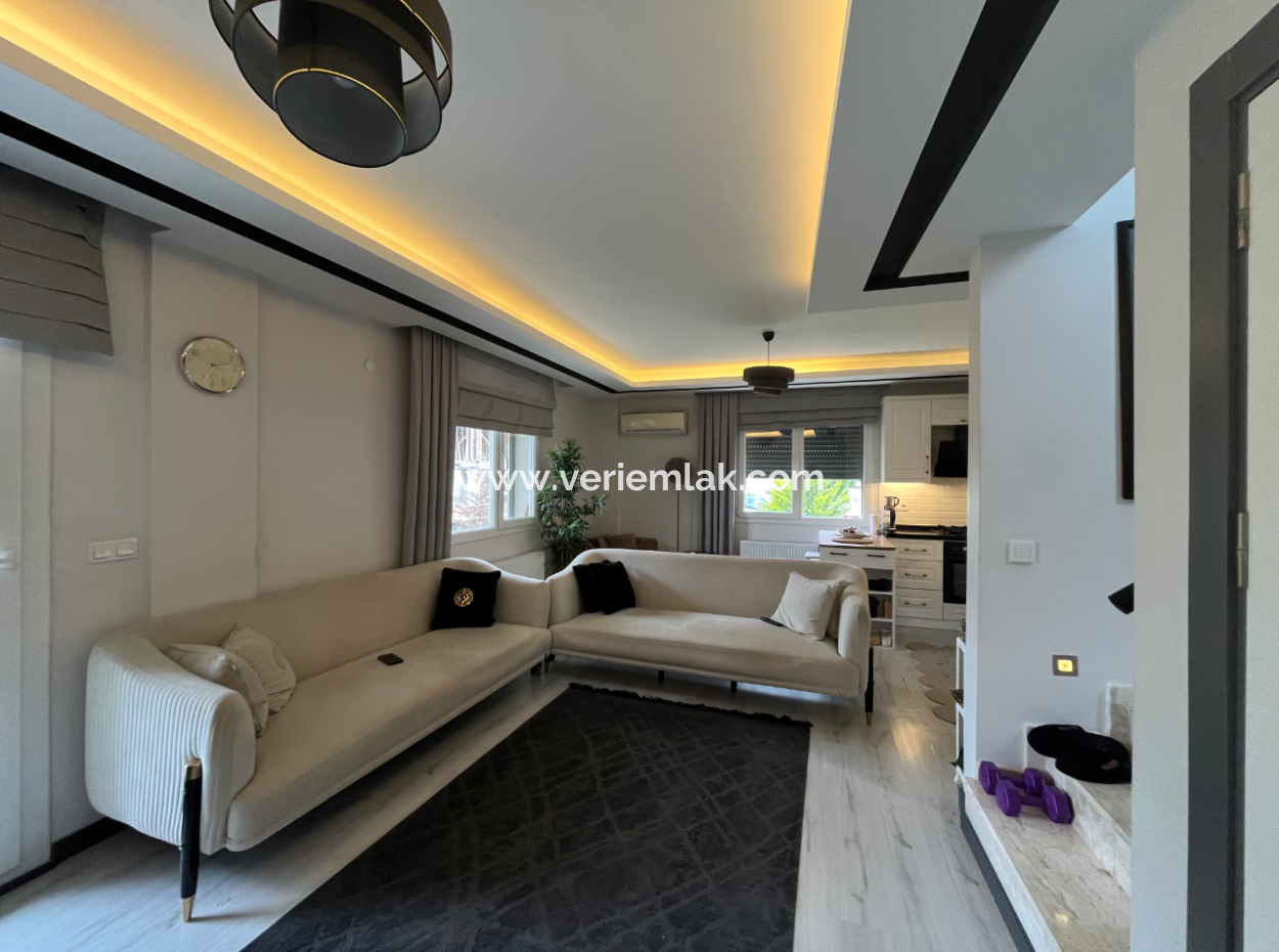 Duplex Villa With Corner Location, Large Garden, Terrace In Seferihisar Çolakibrahimbey