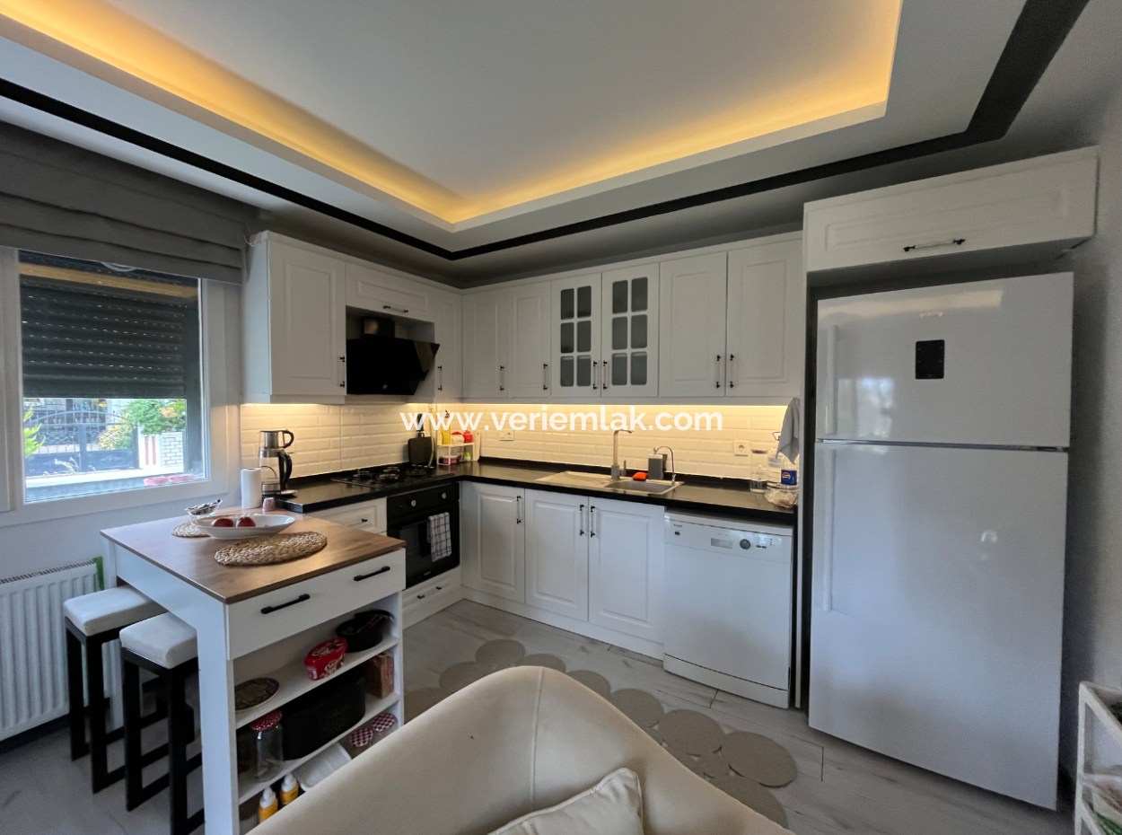 Duplex Villa With Corner Location, Large Garden, Terrace In Seferihisar Çolakibrahimbey