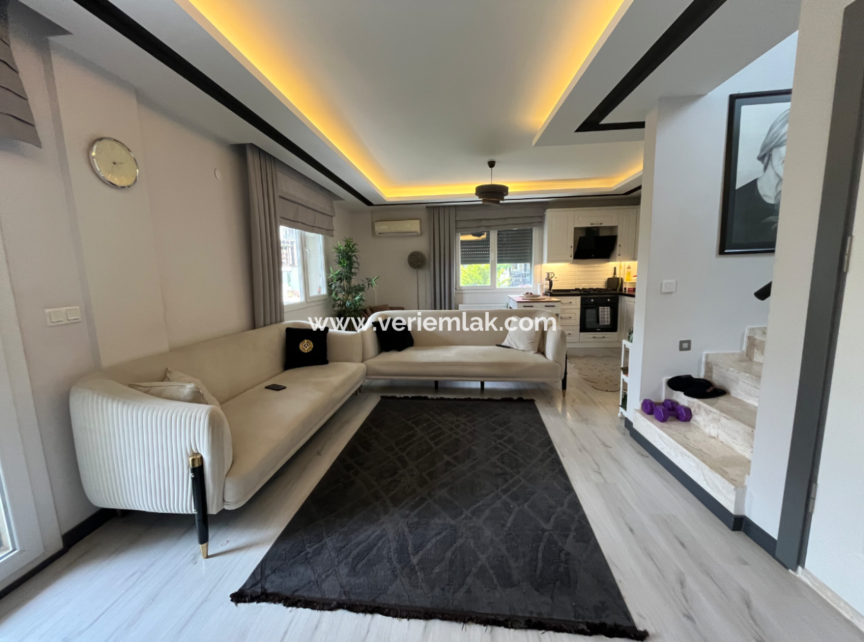 Duplex Villa With Corner Location, Large Garden, Terrace In Seferihisar Çolakibrahimbey