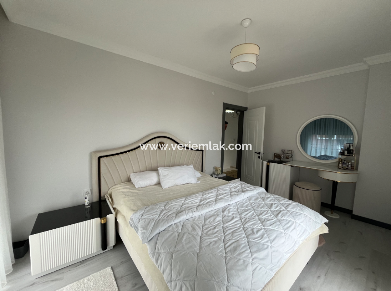 Duplex Villa With Corner Location, Large Garden, Terrace In Seferihisar Çolakibrahimbey