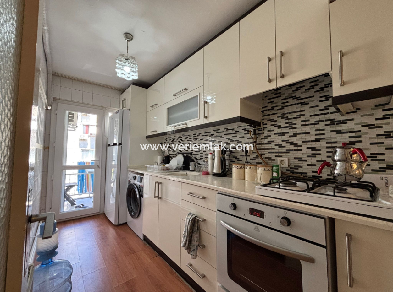 Alsancak Dünyagöz Hospital. 2 1 Flat For Sale With Parking Near