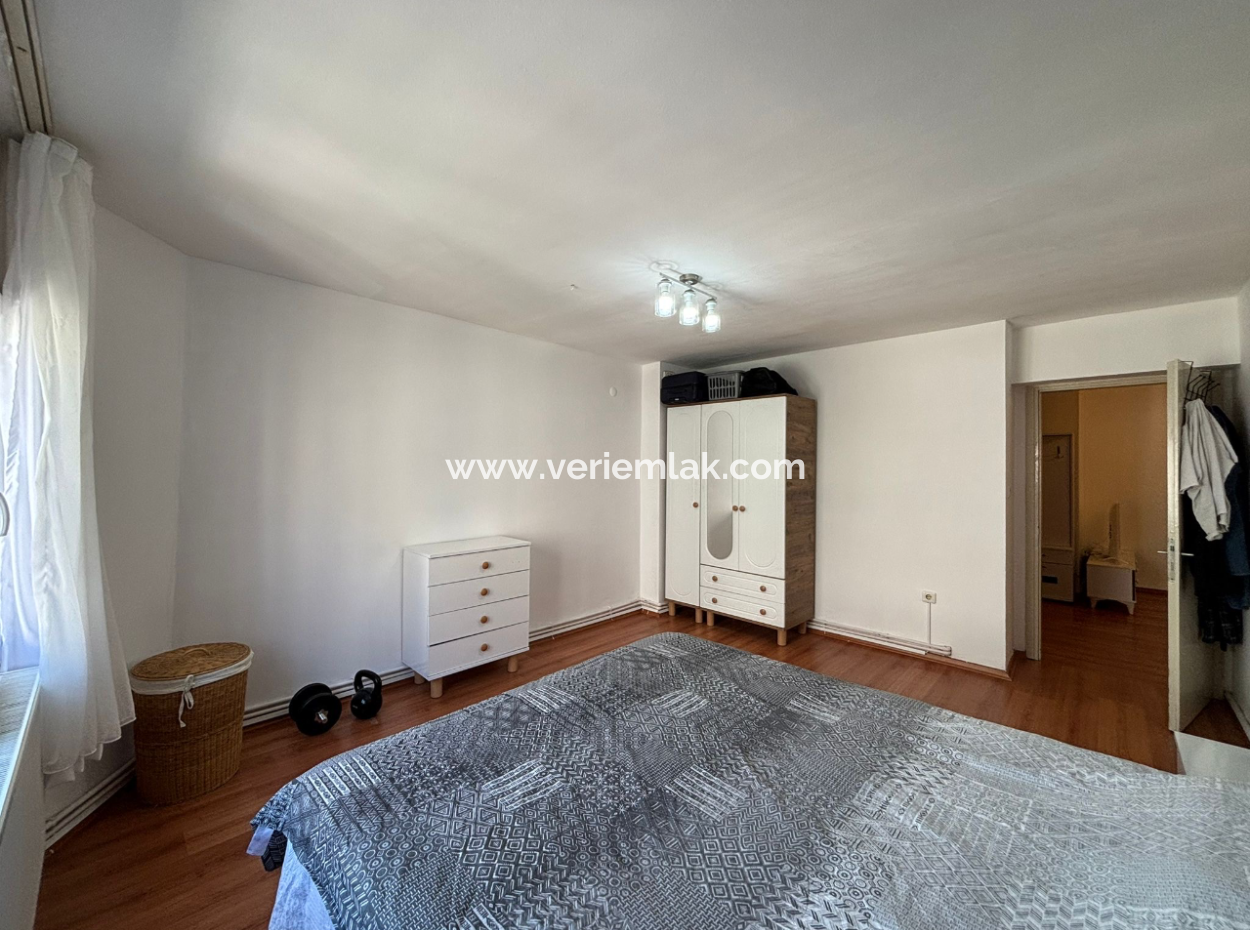 Alsancak Dünyagöz Hospital. 2 1 Flat For Sale With Parking Near