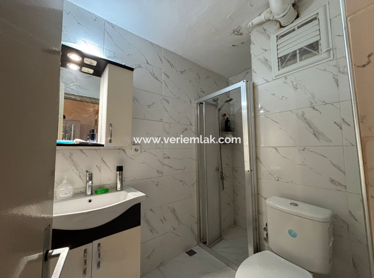 Alsancak Dünyagöz Hospital. 2 1 Flat For Sale With Parking Near