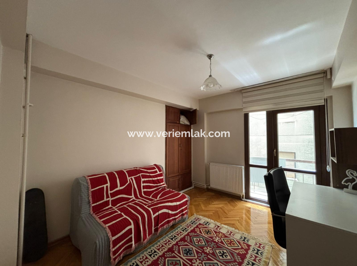 3Rd Floor 130M2 Furnished Flat For Rent In Alsancak Poet Eşreft