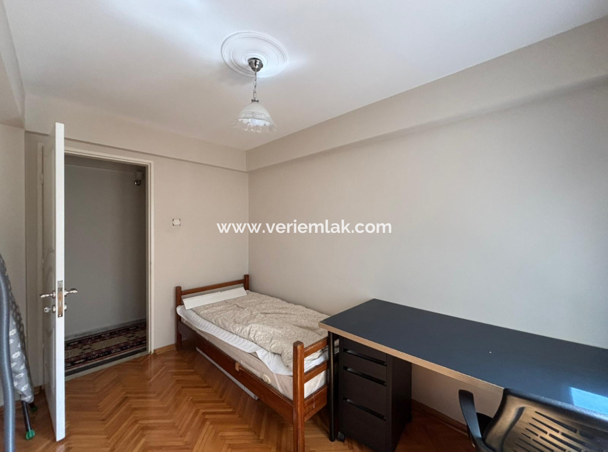 3Rd Floor 130M2 Furnished Flat For Rent In Alsancak Poet Eşreft