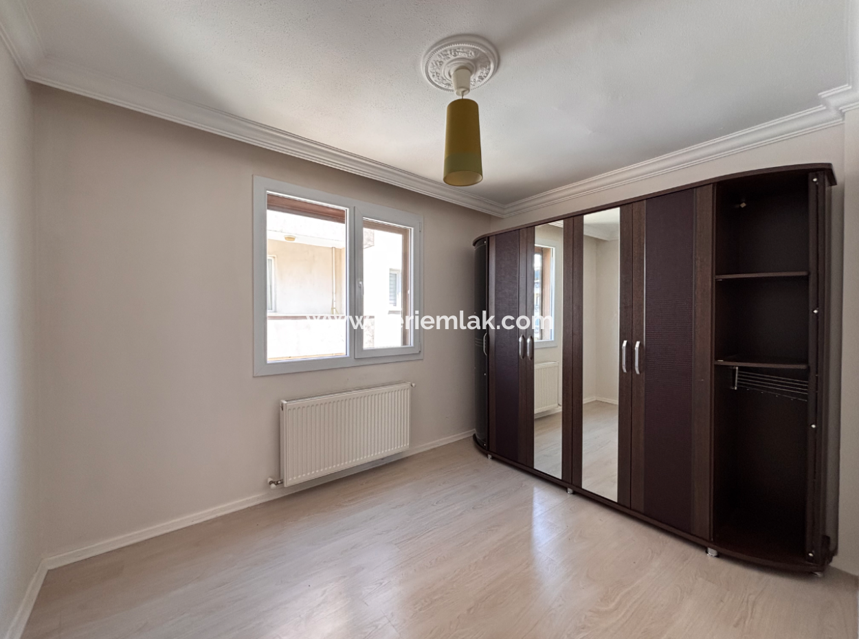 2 1 Flat For Rent With Natural Gas On Seferihisar Mektep Street