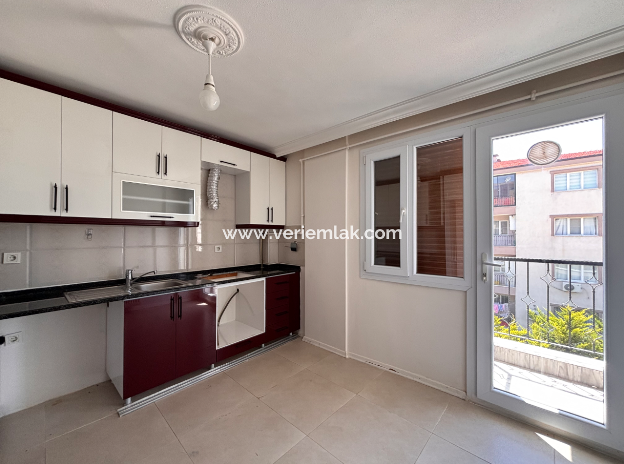 2 1 Flat For Rent With Natural Gas On Seferihisar Mektep Street