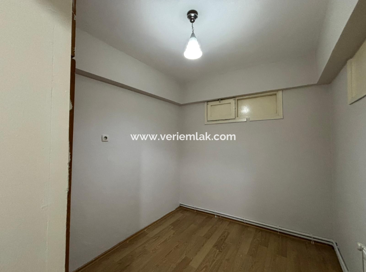 1St Floor Combi Flat For Rent On Alsancak Kahramanlar Akincilar Street!