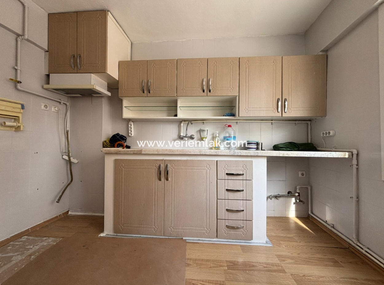 1St Floor Combi Flat For Rent On Alsancak Kahramanlar Akincilar Street!