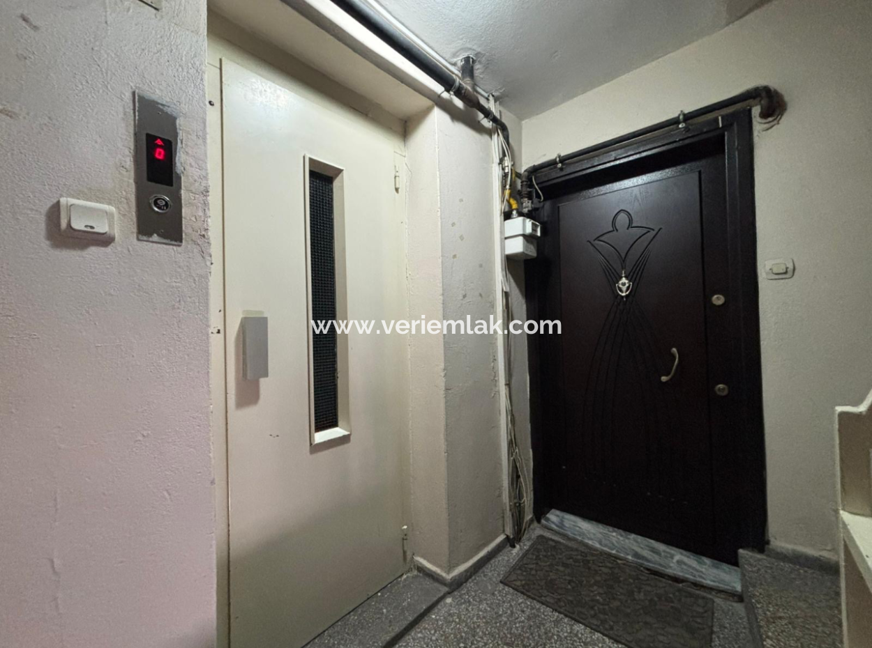 1St Floor Combi Flat For Rent On Alsancak Kahramanlar Akincilar Street!