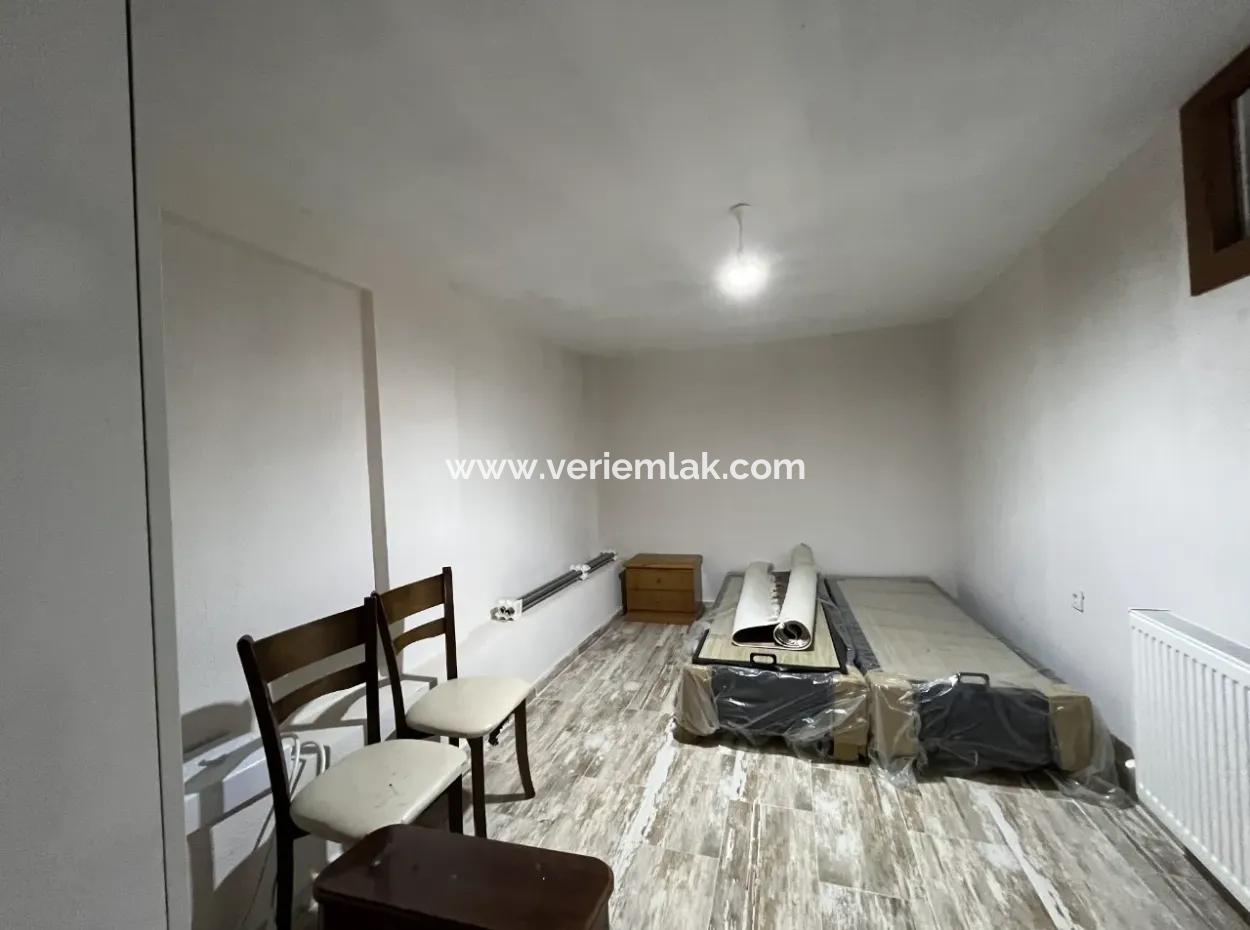 Villa In Seferihisar Akarca, Close To The Sea, Offering A Large And Pleasant Living Space With A Detached Taste