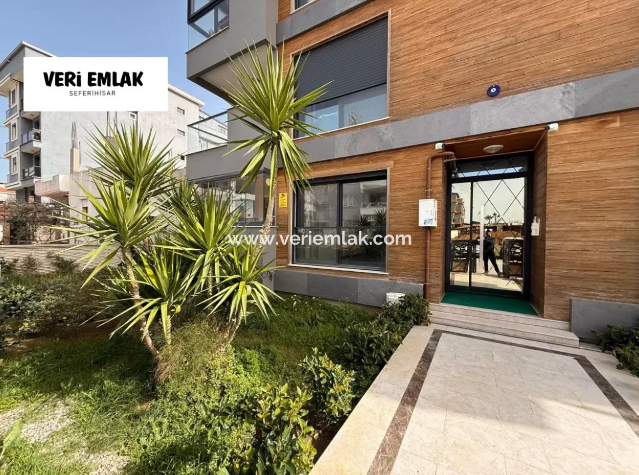 Stylish 2 1 Flat With Separate Kitchen, Glass Balcony And Natural Gas In Camikebir Neighborhood